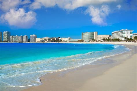 Playa cancun - 5. Playa Caracol, una de las playas de Cancún más padres. Playa Caracol Cancún. Una de las mejores playas de Cancún es Caracol ya que es pequeña, limpia, tranquila y con una vista increíble así como perfecta para una bella foto de recuerdo en el muelle. 